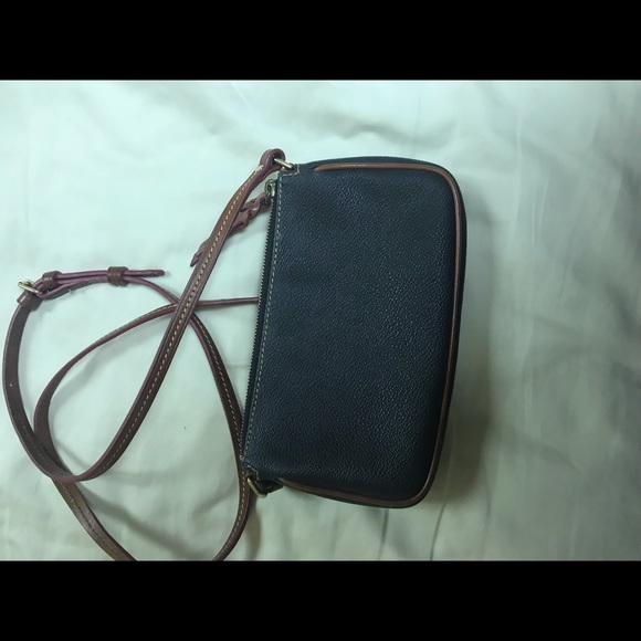 Dooney & Bourke crossbody - Picture 4 of 7